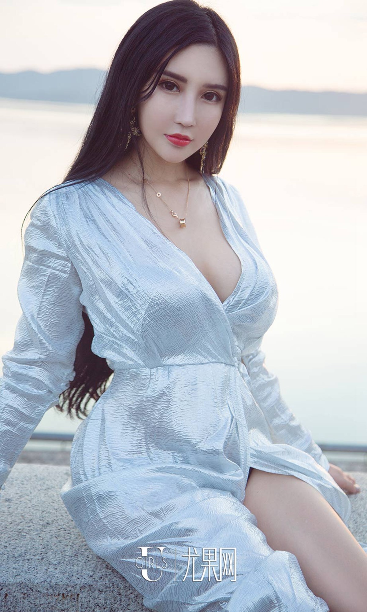 [爱尤物]2018APP NO.1208 艾霓莎一花路放